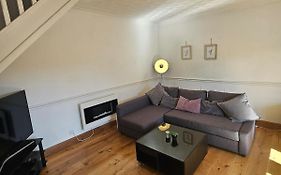 Spacious Bournemouth Home With Bbq, Outdoor Seating & Large Tv